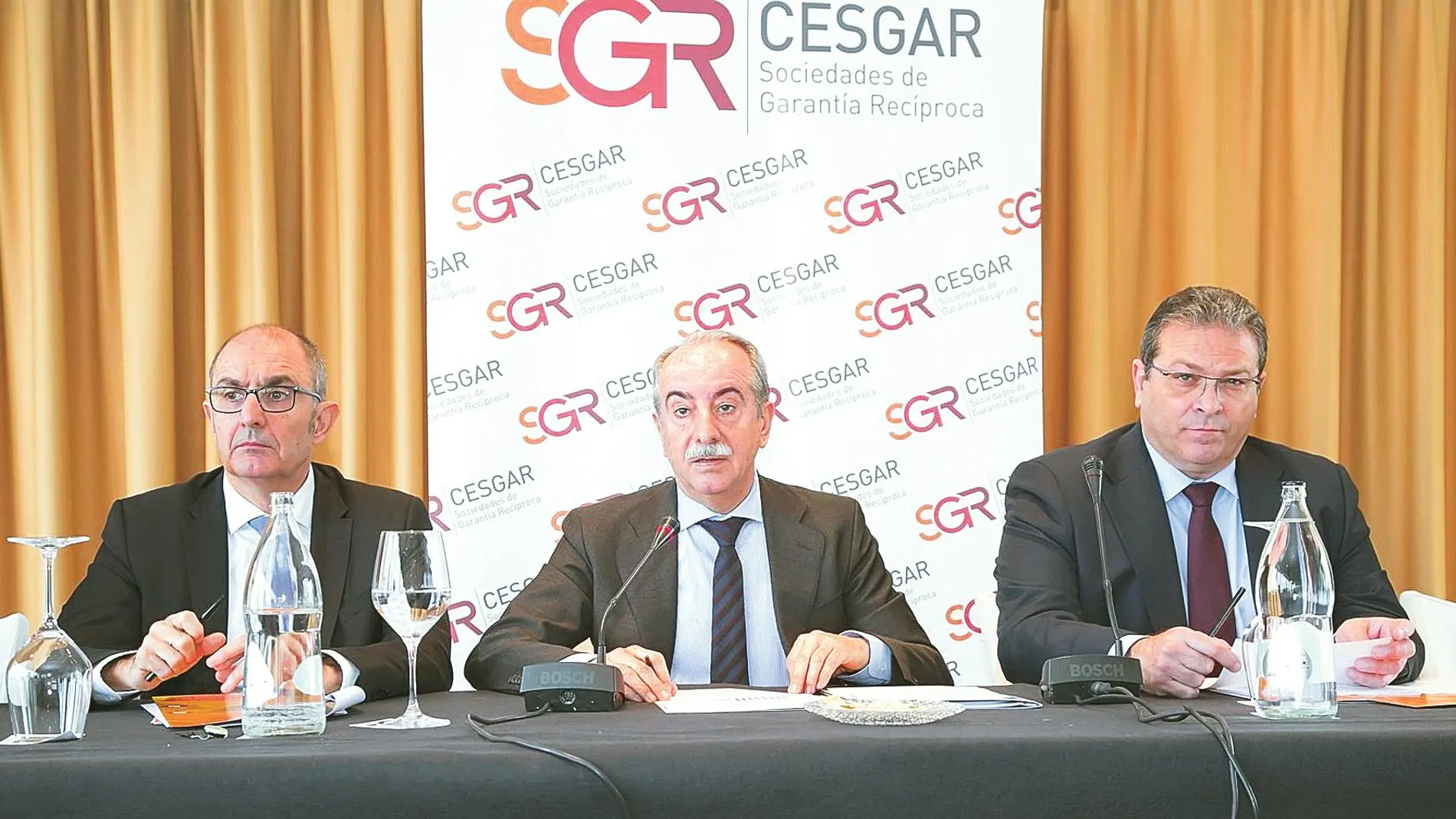 El presidente de Cesgar, Antonio Couceiro, en el centro, junto a los vicepresidentes Pedro Pisonero y Antonio Vega vicepresidentes,