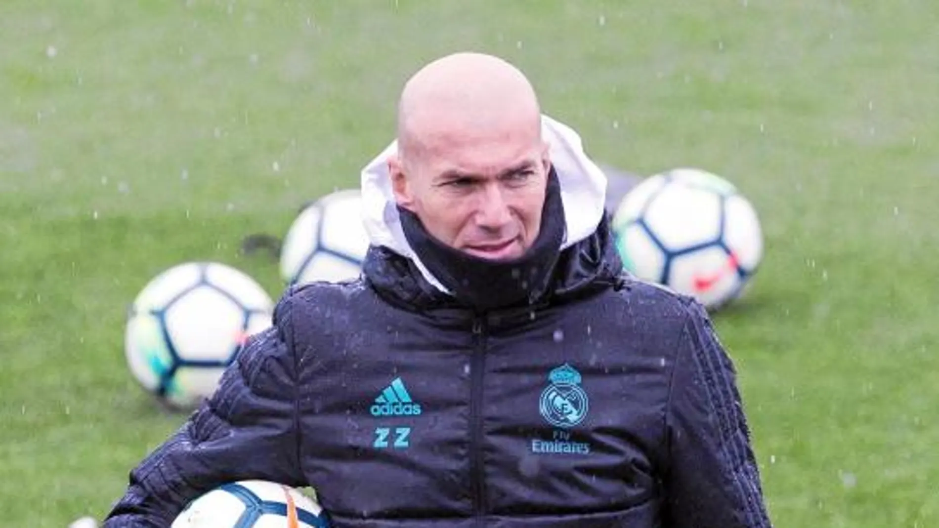 Zinedine Zidane, en la sesión de trabajo ayer en Valdebebas