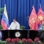 El presidente Nicolás Maduro junto al ministro de Defensa, Vladimir Padrino, durante una reunión con los jefes de las Fuerzas Armadas en Caracas
