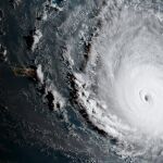 Fotografía tomada desde el espacio tomada por el satélite GOES-16 de la Agencia Nacional de Océanos y Atmósfera de Estados Unidos (NOAA) que muestra el huracán Irma sobre el Océano Atlántico ayer