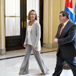 La jefa de la diplomacia europea, Federica Mogherini, se entrevistó ayer con su homólogo cubano, Bruno Rodríguez, en La Habana