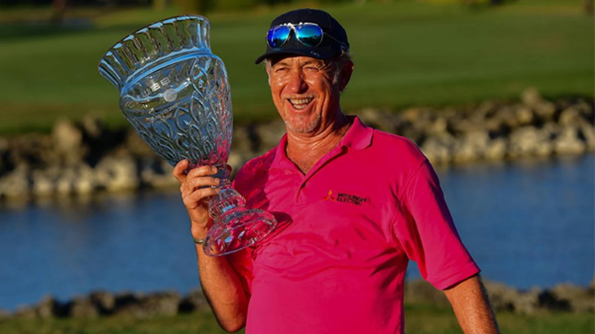 Miguel Ángel Jiménez, con el trofeo