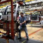 Las matriculaciones de coches se desploman un 17%/Reuters