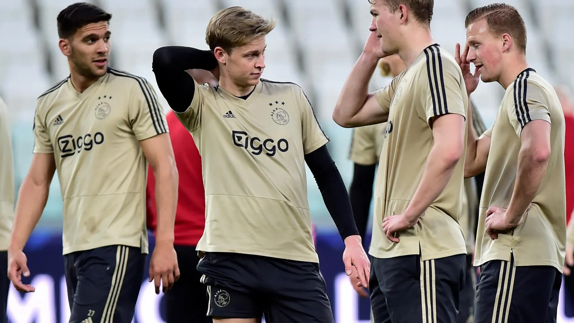 De Jong, en el centro, es la principal duda del Ajax