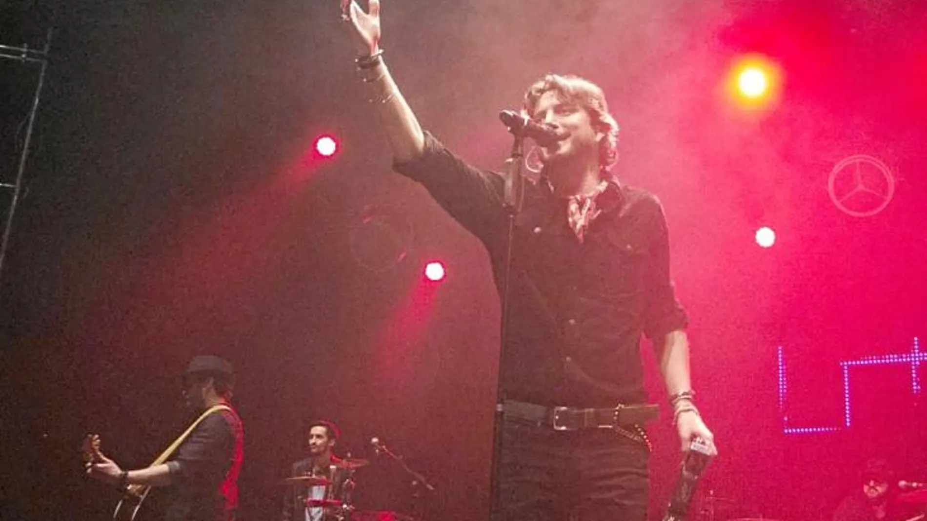 Manuel Carrasco, jurado de «La Voz», es el mejor ejemplo de cantante de éxito en español.