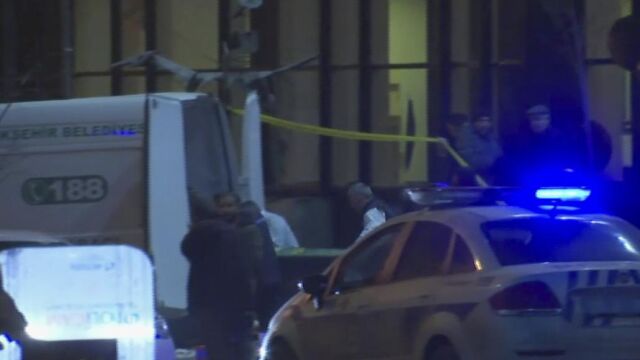 El agresor disparó con una escopeta de caza y gritó: "Juro en nombre de Dios, no juguéis con nosotros".