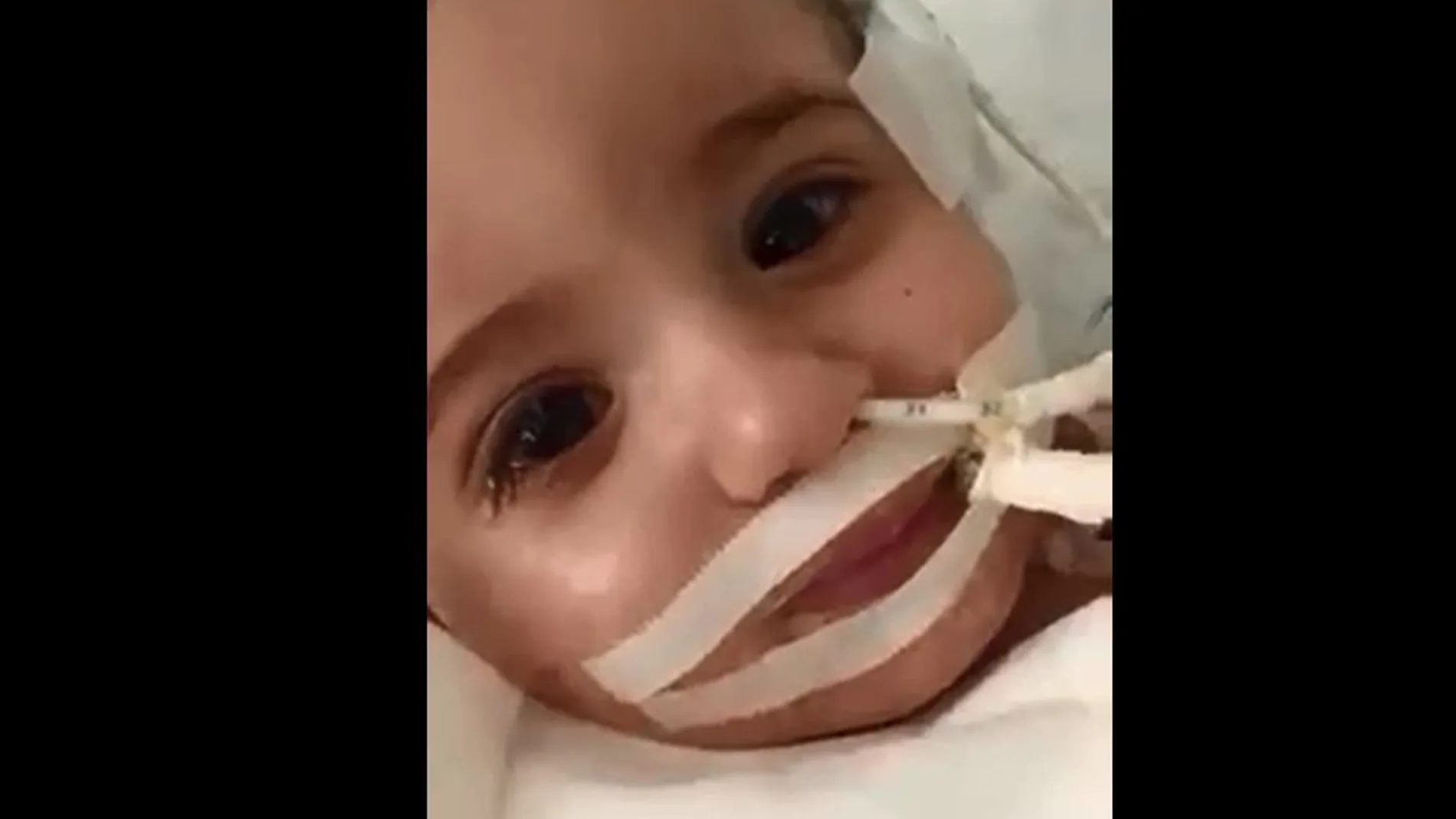 Imagen de la pequeña Marwa tras salir del coma
