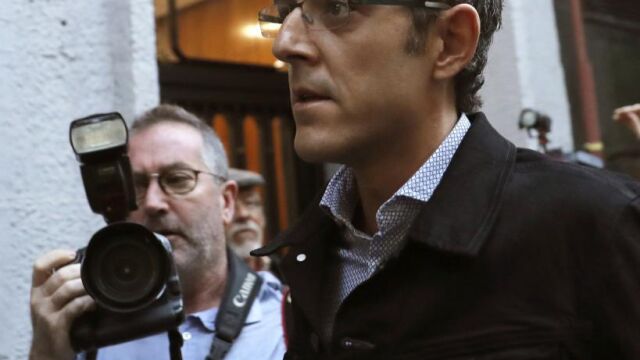 El diputado Eduardo Madina a su llegada esta mañana a la sede del PSOE
