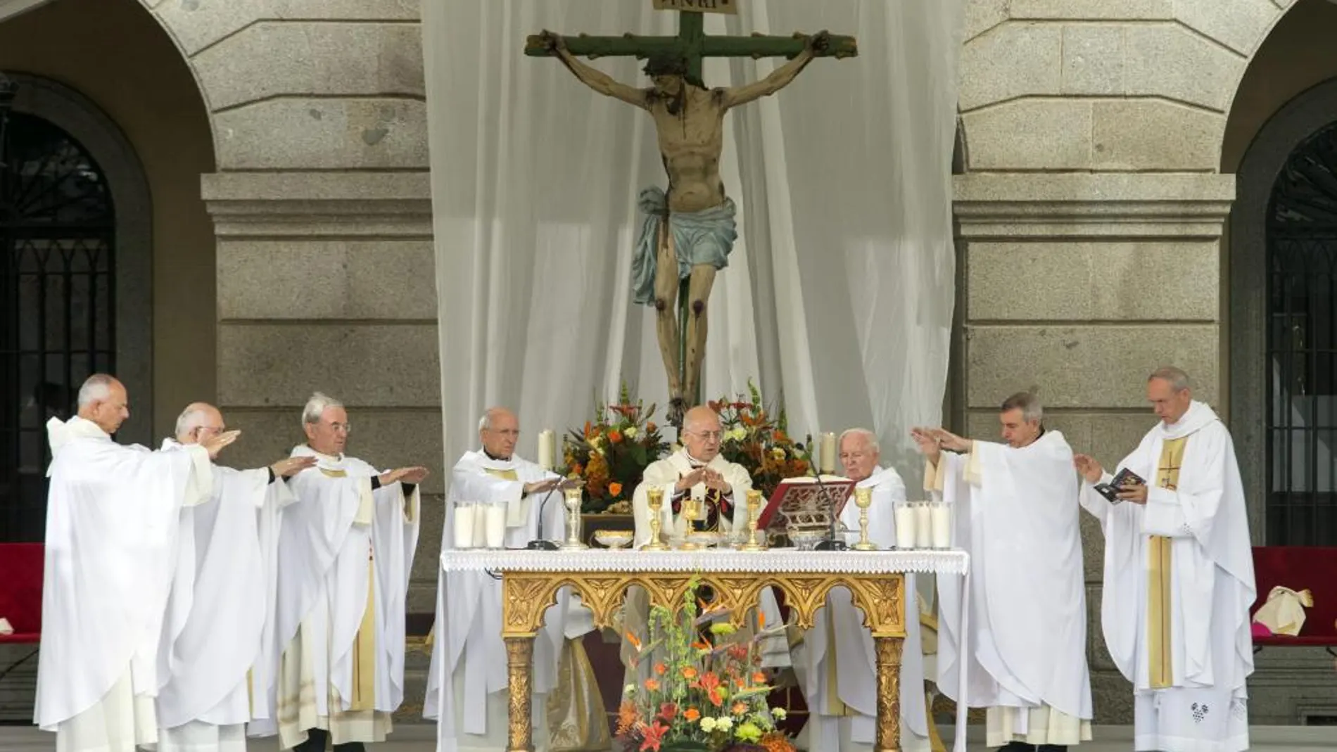 Ricardo Blázquez preside la eucaristía, concelebrada por unos 80 sacerdotes, que abre de manera oficial el Año Jubilar