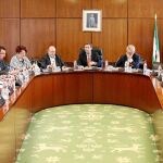 La Mesa del Parlamento dejó ayer sin efecto la subida de dietas semanales