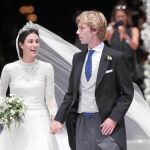 Los novios a la salida de la basílica de San Pedro.