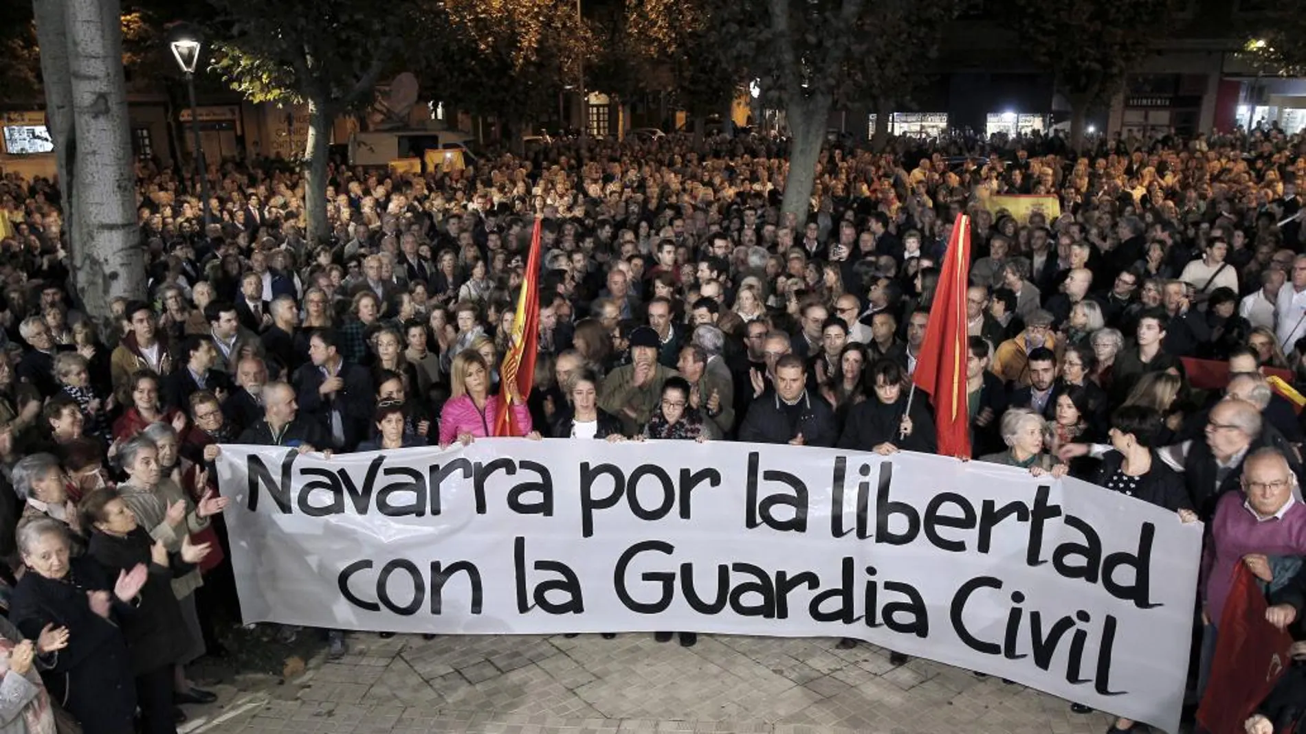 Concentración, en solidaridad con la Guardia Civil en Pamplona.