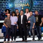 Arturo Valls junto a los cómicos que han participado en el regreso de ‘Me resbala’