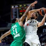 Llull lanza a canasta en el encuentro de ayer