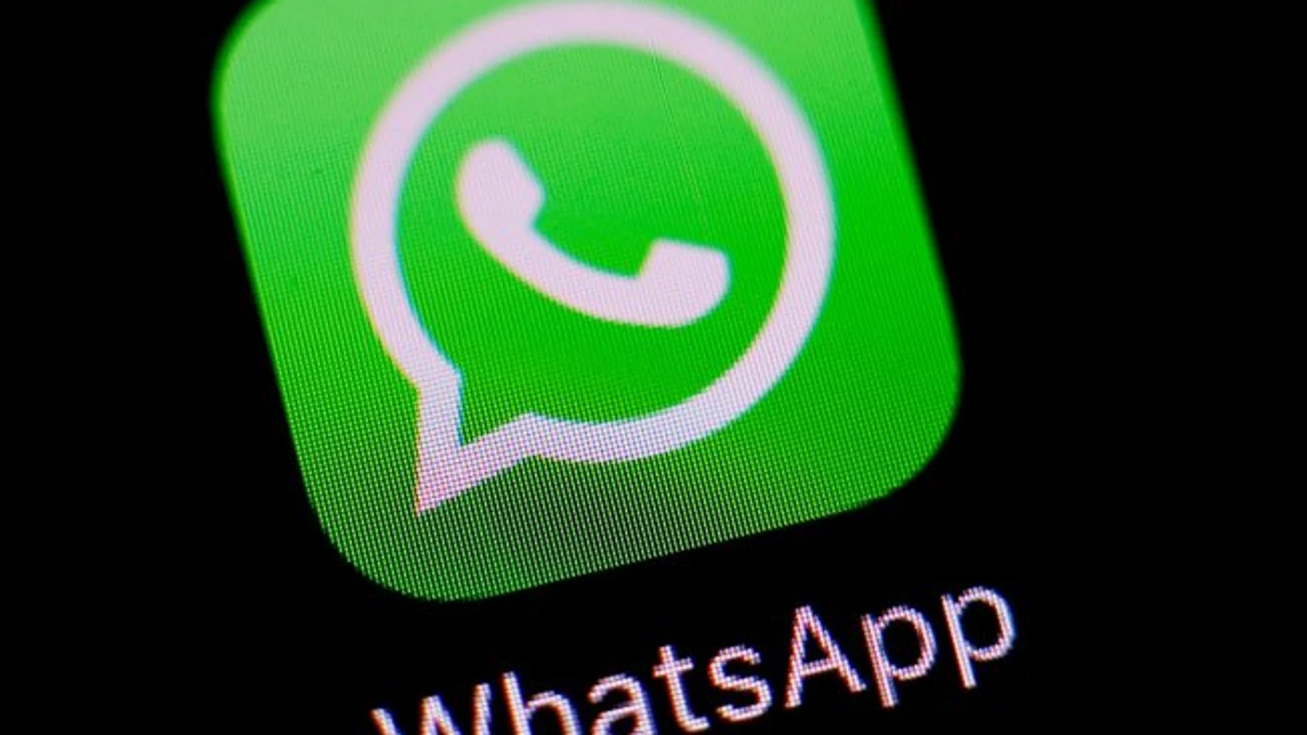 Logotipo de WhatsApp en un teléfono inteligente