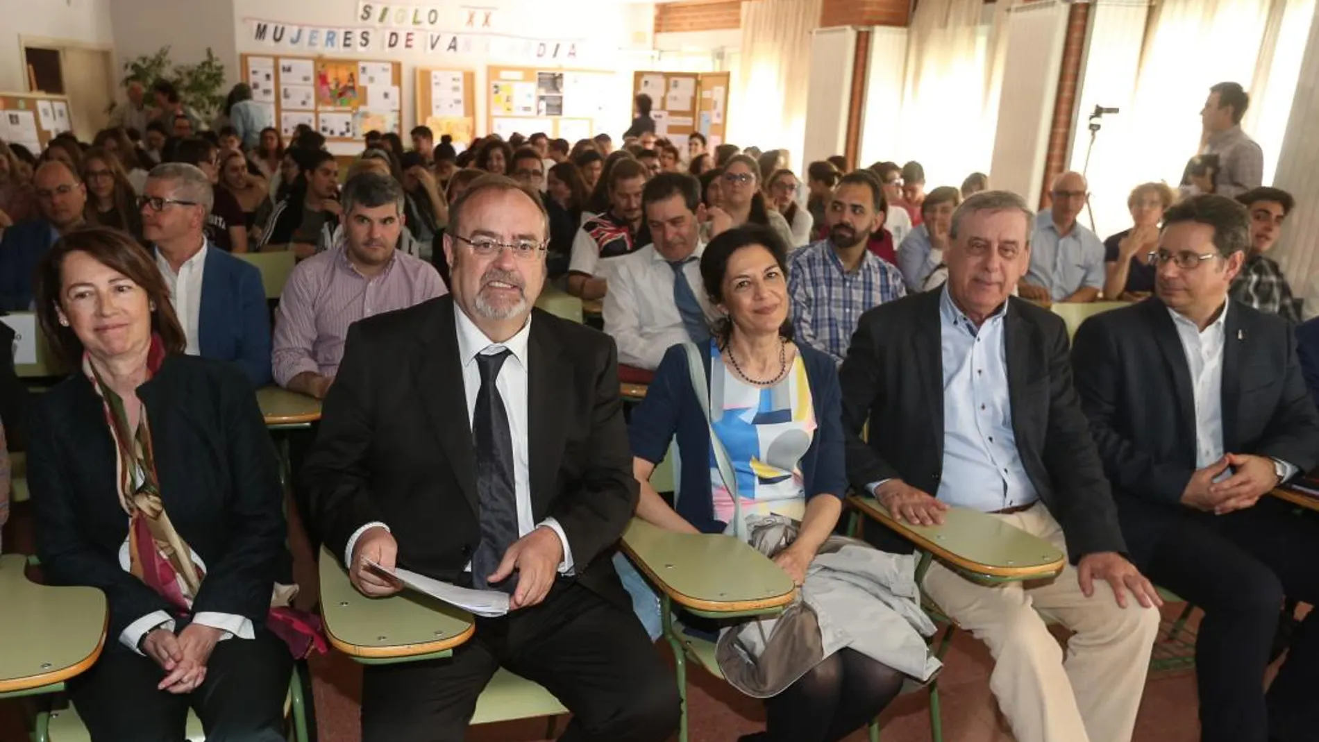 Fernando Rey junto a Pilar González, Mercedes Fuentes y Francisco Sosa Wagner, en la jornada celebrada en Valladolid / Dos Santos