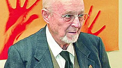 Fotografía de archivo datada 12/11/2005 del filólogo Jordi Carbonell, que fue presidente de Esquerra Republicana de Catalunya (ERC).