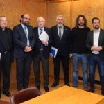 El vicepresidente de la Fundación “VIII Centenario de la Catedral. Burgos 2021”, Antonio Miguel Méndez Pozo, y los procuradores burgaleses