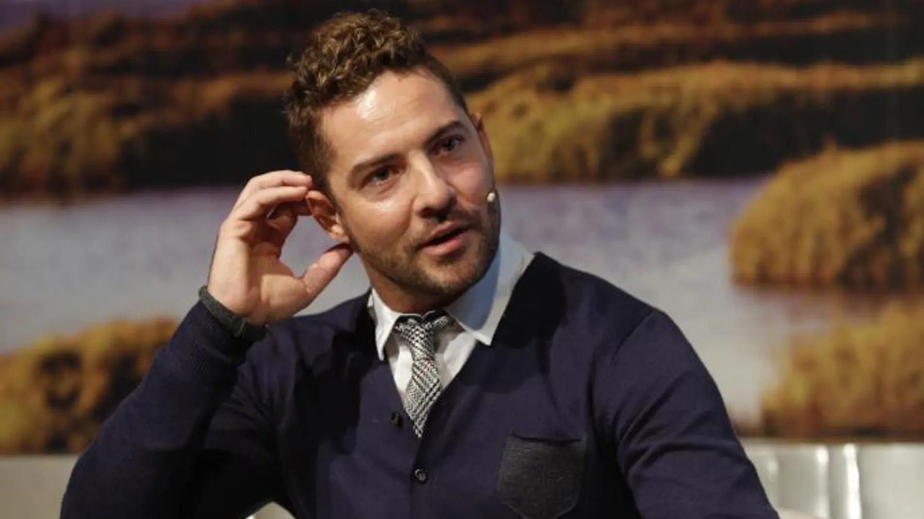 David Bisbal resta importancia a su mediático abrazo con Chenoa