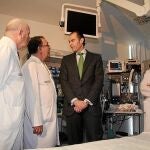 El conseller de Sanidad, durante su visita a las Unidades de Consejo Genético y de Endoscopias del Hospital General de Elche