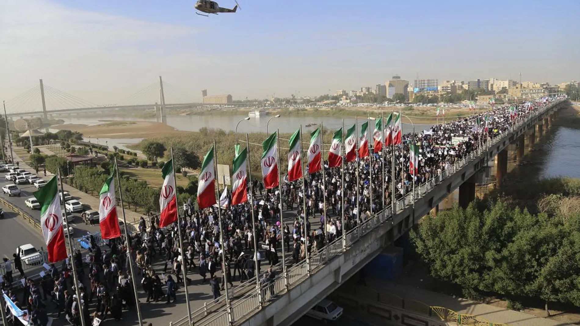 Miles de personas en la manifestación de apoyo al Gobierno de Irán