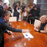 El ministro de Fomento y la alcaldesa resolvieron reunir a la mesa de negociación antes de que finalice el año
