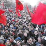 Miles de albanokosovares celebraron la independencia de Kosovo en Pristina en 2008