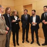 Los consejeros Pilar del Olmo y Carlos Fernández Carriedo junto a los portavoces en las Cortes, Luis Fuentes (Cs), Pablo Fernández (Podemos), Luis Tudanca (PSOE) y Raúl de la Hoz (PP)