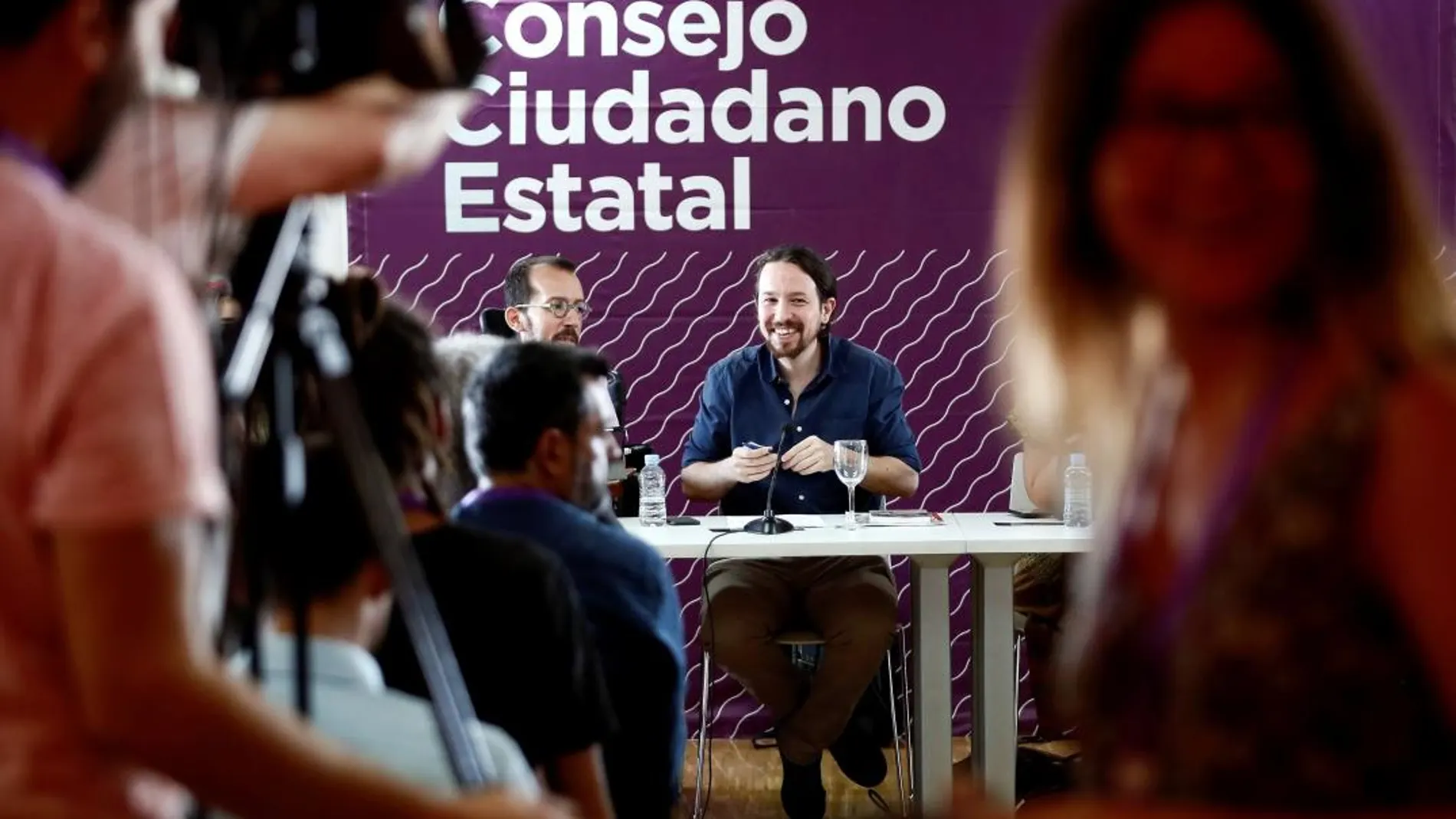 El líder de Podemos, Pablo Iglesias y el secretario de Organización, Pablo Echenique/foto: Efe