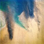 Esta imagen, que ilustra bancos de petróleo ardiendo en Oriente Medio estará presente en la gran exposición del año, «Després de la fi del món», que está en la línea de «Big Bang Data» o «++Humans»