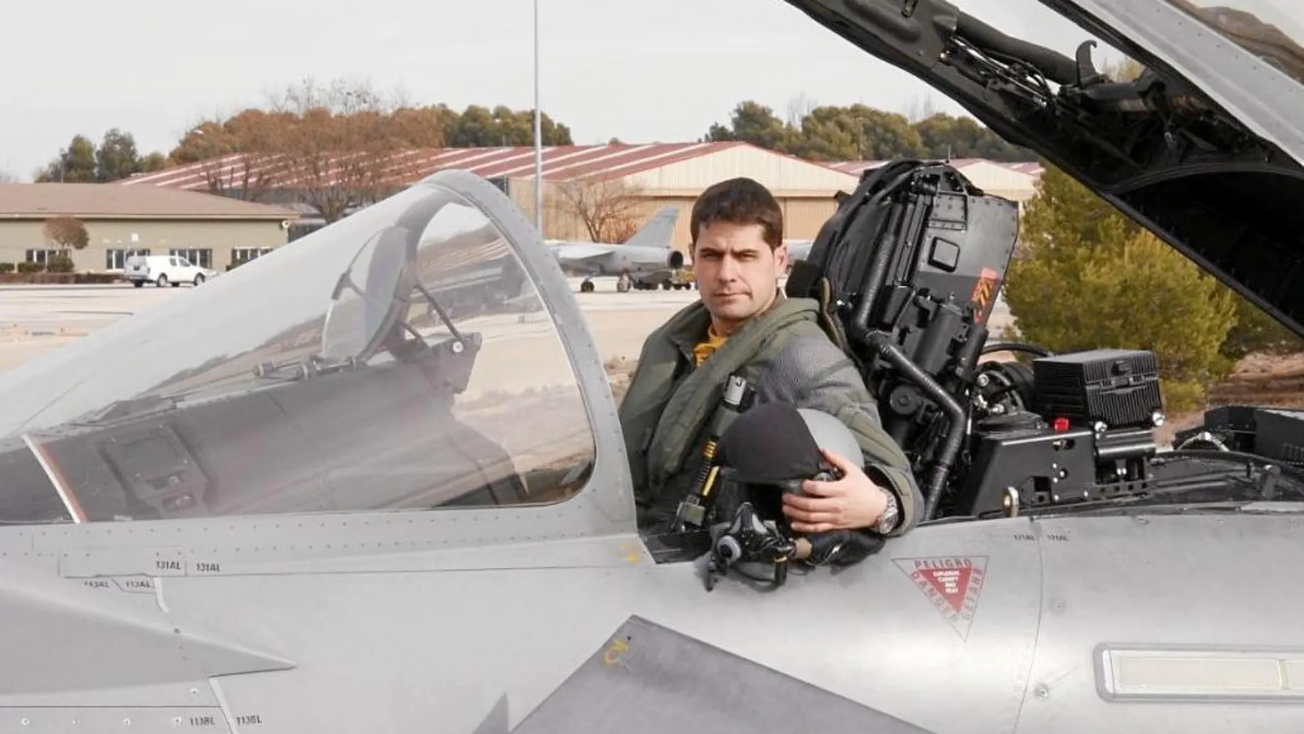 El capitán Borja Aybar, en una imagen a bordo de su Eurofighter