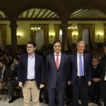 Presentación del libro «La vida cotidiana en la Salamanca del siglo XX 1898-1923», escrito por Jesús Málaga Guerrero, ex alcalde de Salamanca, junto a Alfonso Fernández Mañueco, anterior regidor de la ciudad; Carlos Carbayo, actual alcalde en funciones; y el rector de la Usal, Ricardo Rivero