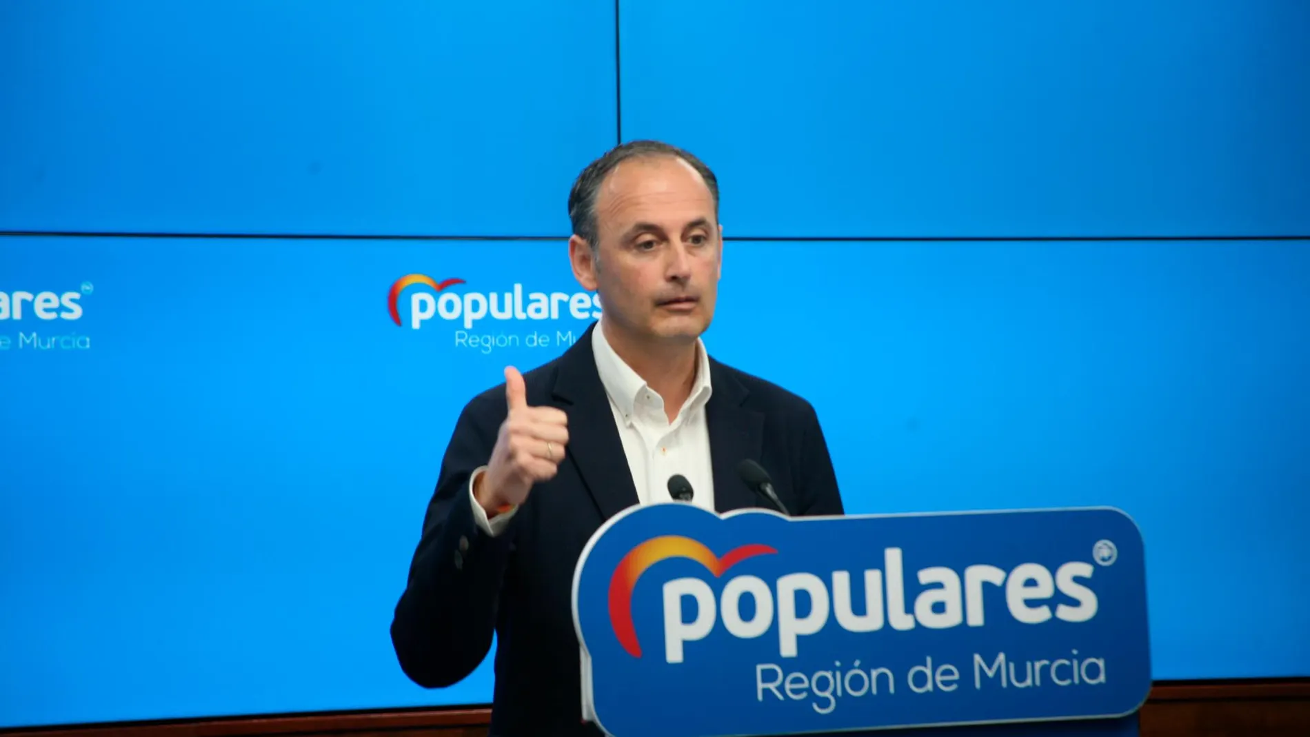 El candidato del PP a la Asamblea Regional, Javier Celdrán, hizo ayer balance de la actualidad política murciana, y señaló la importancia de no «fragmentar» el voto en las elecciones autonómicas