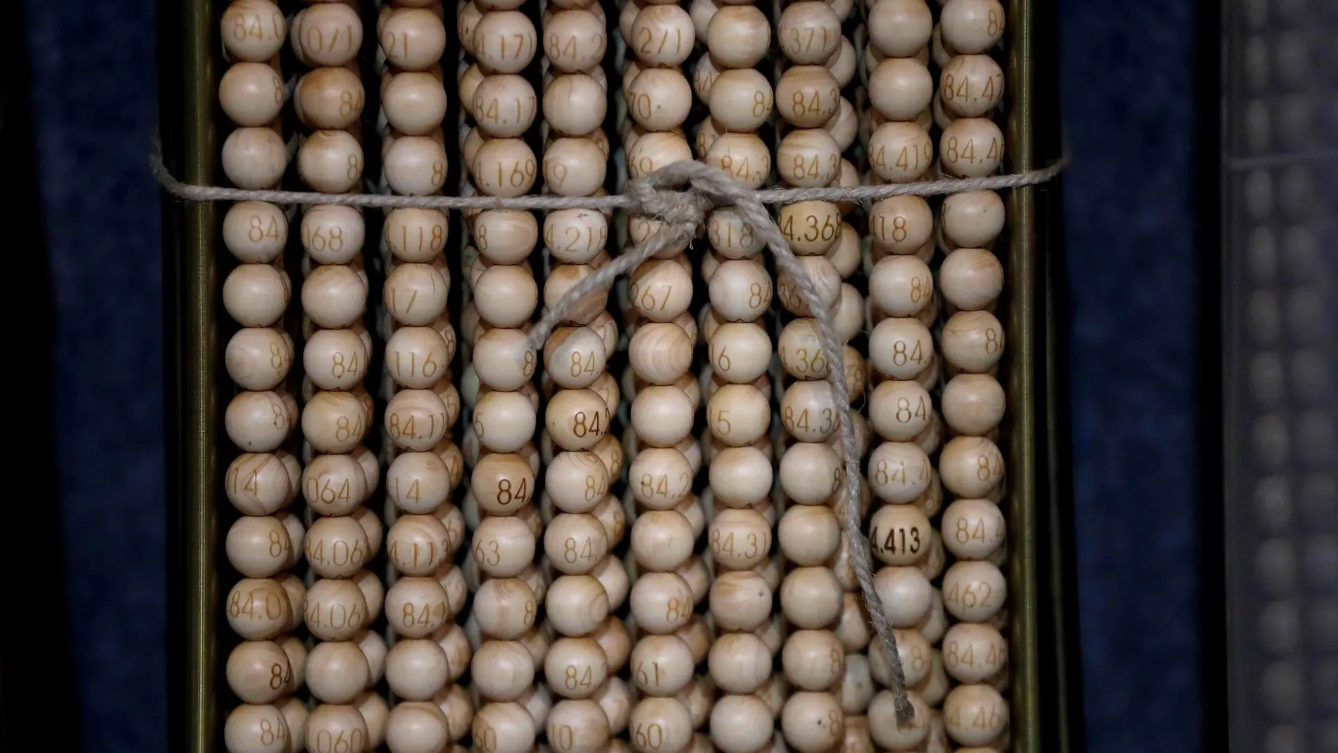 Detalle de las liras que recogen las bolas del Sorteo de Navidad/Efe