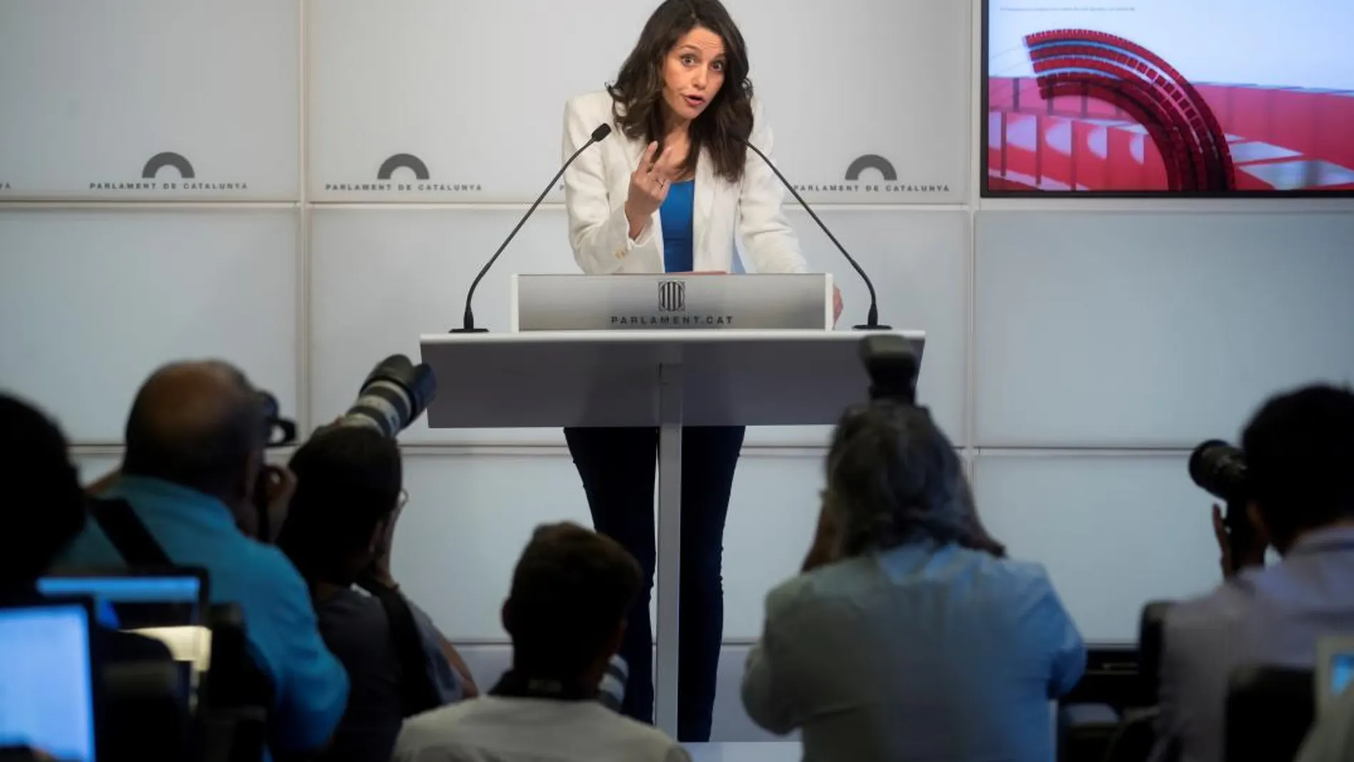 Mujeres de sectores como la política, cultura y comunicación han firmado un manifiesto en el que han expresado su respaldo a Inés Arrimadas. Foto: EFE