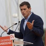 El presidente de Ciudadanos, Albert Rivera, durante su intervención en un acto de campaña celebrado ayer en Vigo