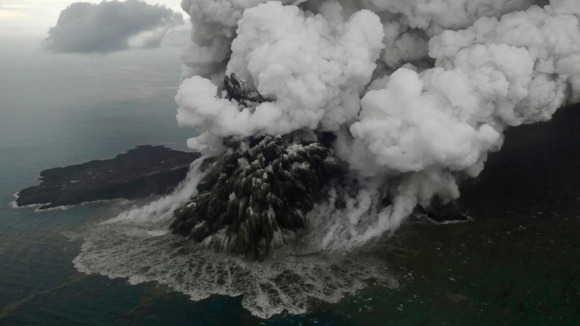 El volcán Anak Krakatau / Foto: Ap