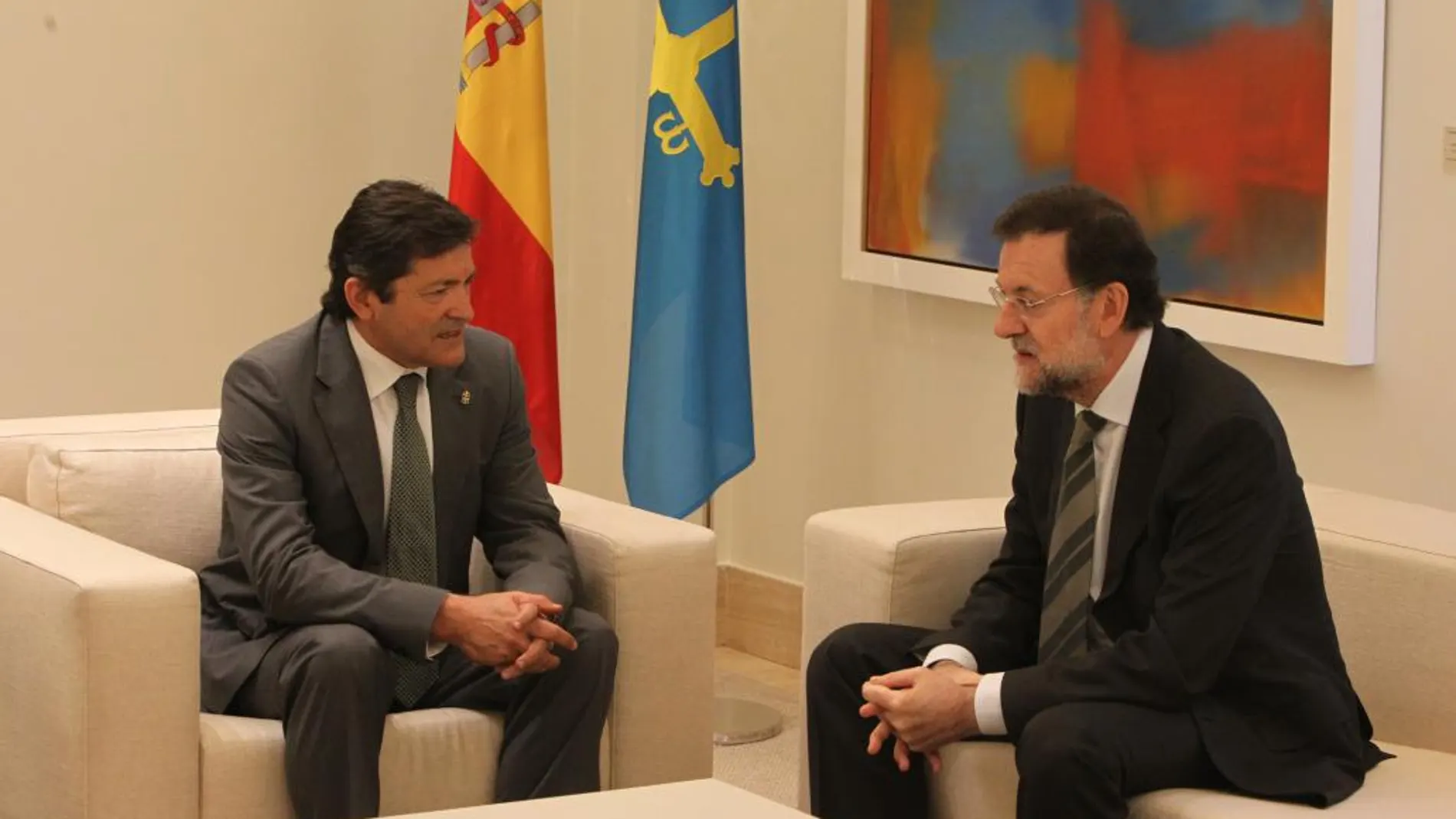 Rajoy recibe a Javier Fernández en el año 2012.