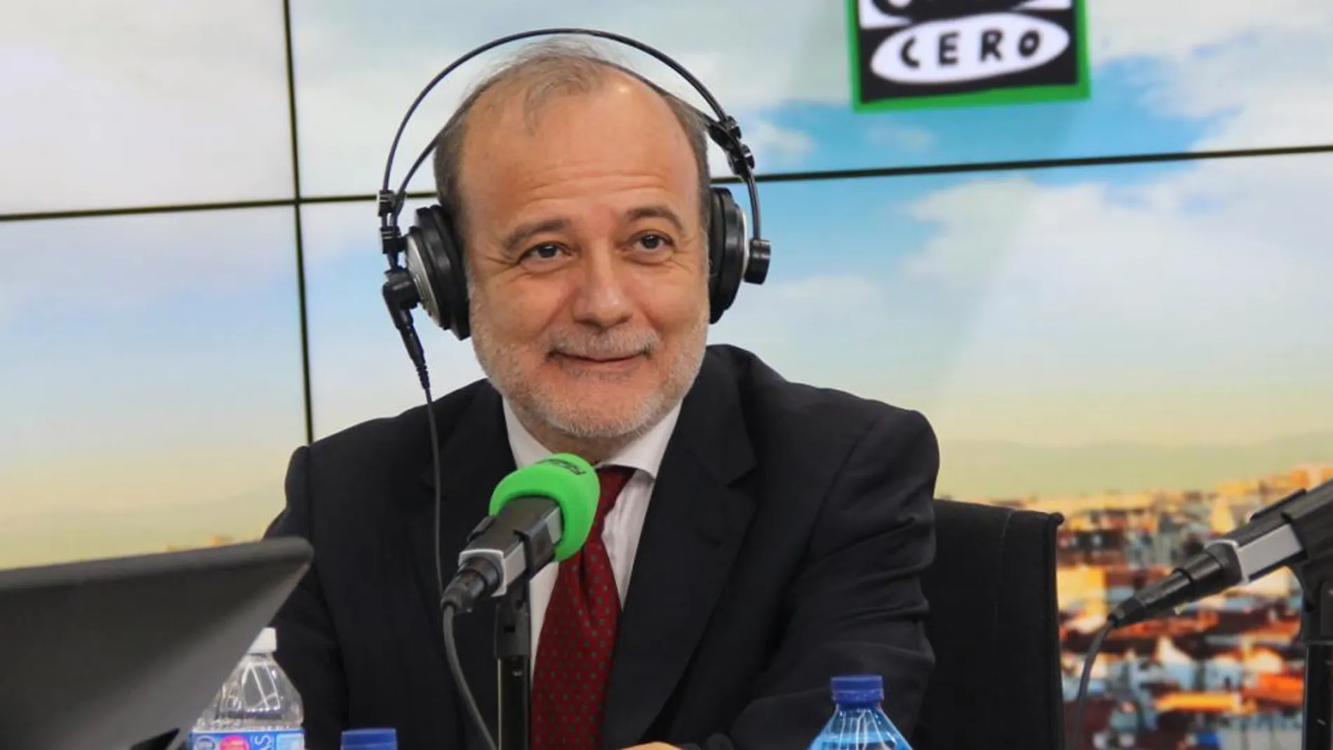 El diputado socialista por Málaga José Andrés Torres Mora durante su entrevista en Onda Cero