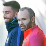 Iniesta, antes del entrenamiento de ayer