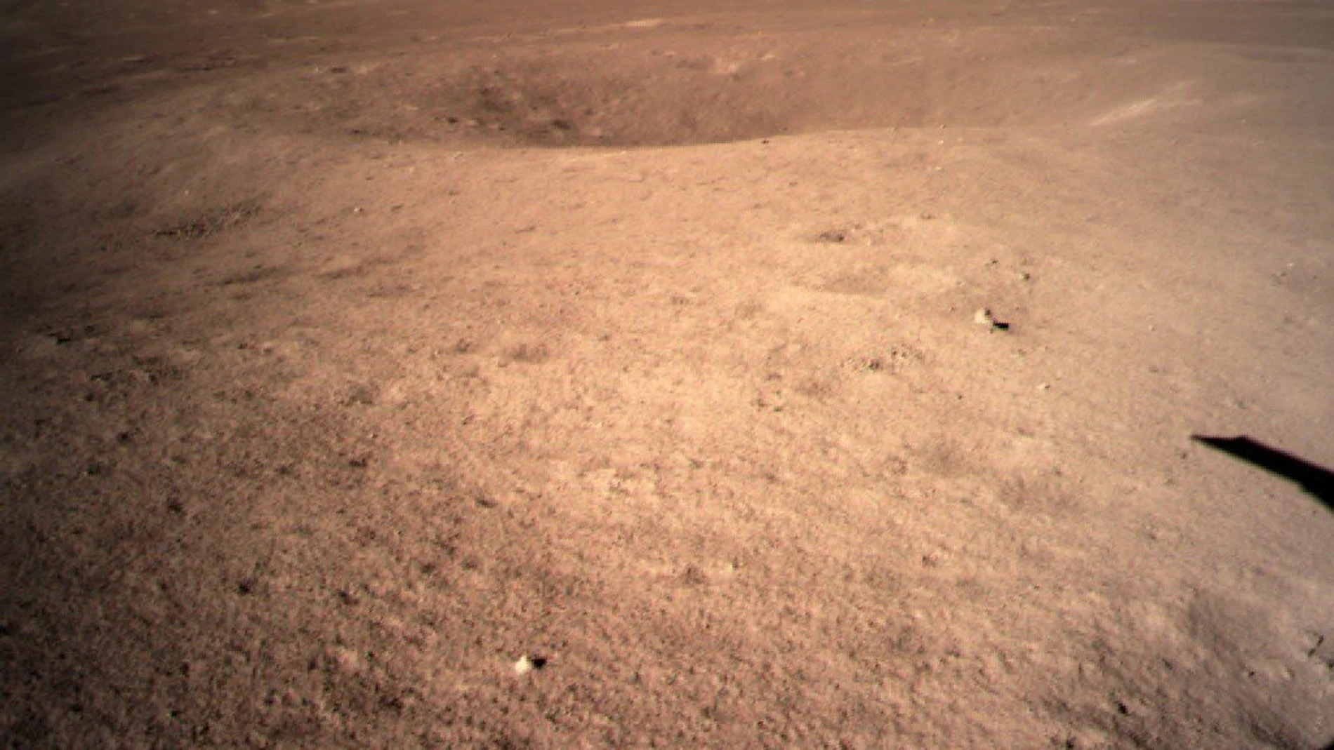 Primera instantánea de la cara oculta de la luna captada por la sonda Chang'e 4. Administración Espacial Nacional China