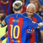 Messi y Neymar celebran uno de los goles del Barcelona al Celtic en el Camp Nou en el estreno en la Liga de Campeones