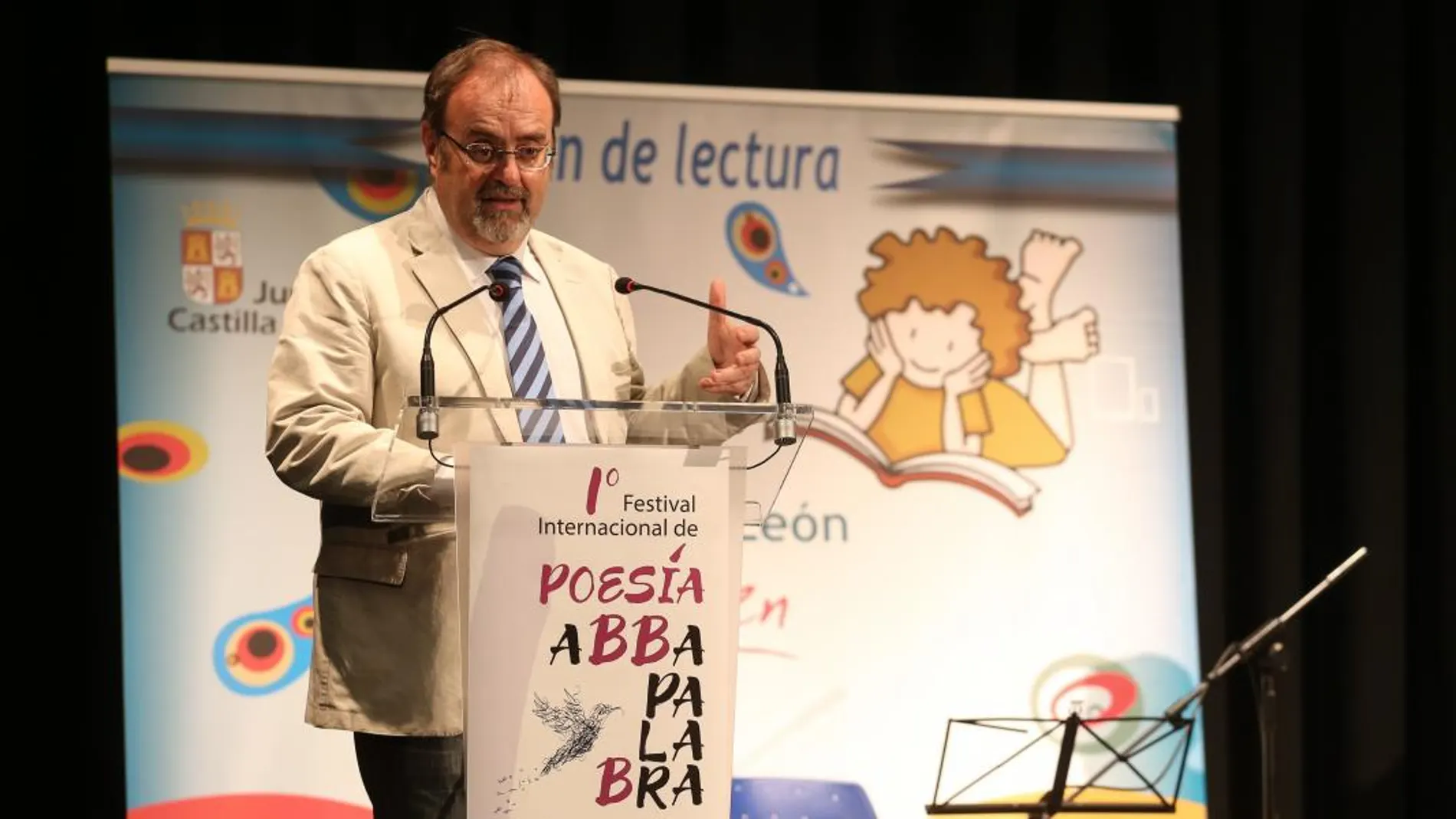 El consejero de Educación, Fernando Rey, asiste al I Festival Internacional de Poesía Abbapalabra en Castilla y León