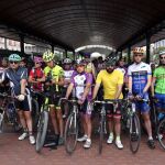 Concentración de ciclistas y triatletas para concienciar al resto de conductores de la fragilidad de las bicicletas en las carreteras