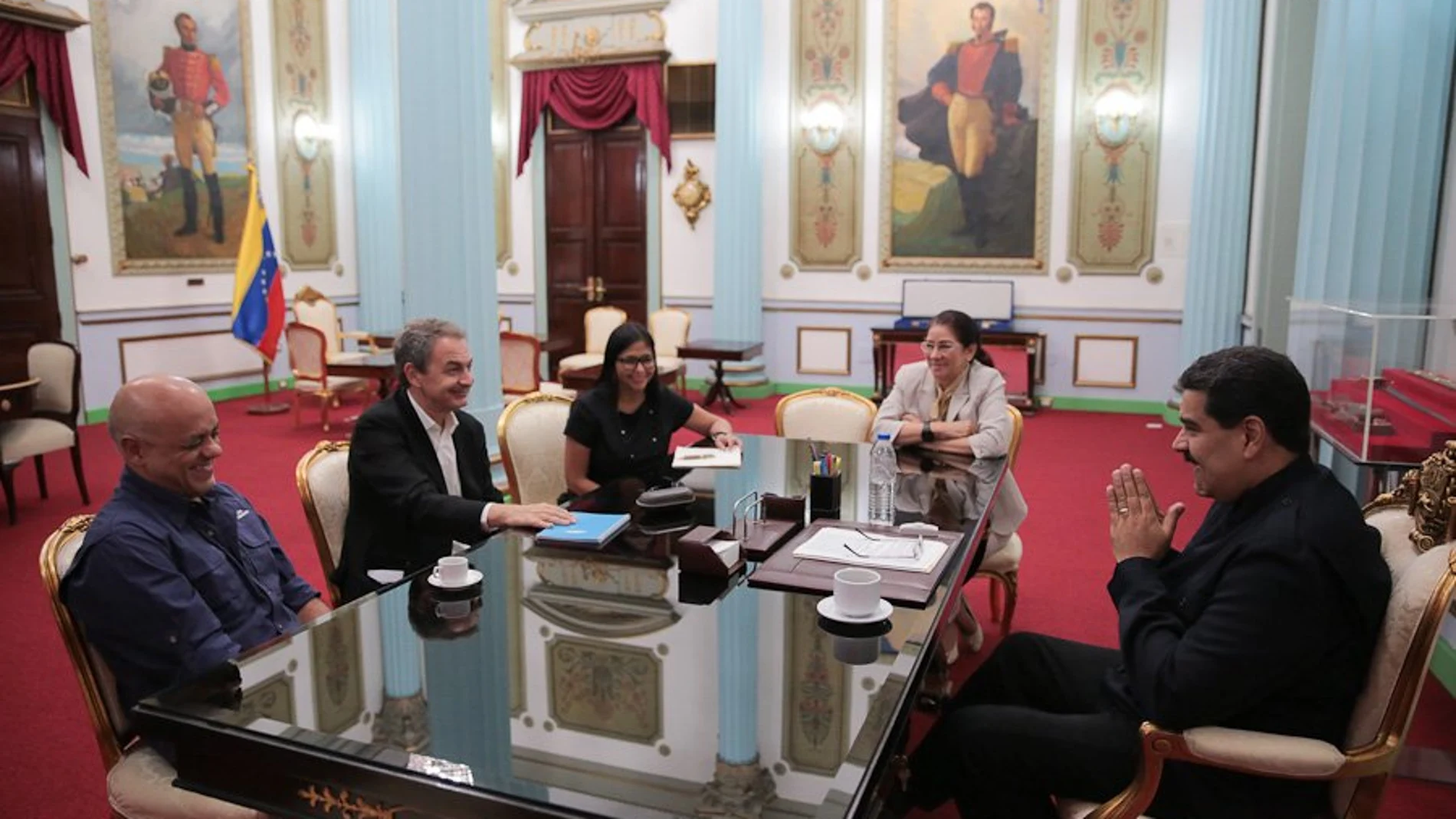 José Luis Rodríguez Zapatero, Nicolás Maduro y Delcy Rodríguez durante la reunión de hoy en Caracas