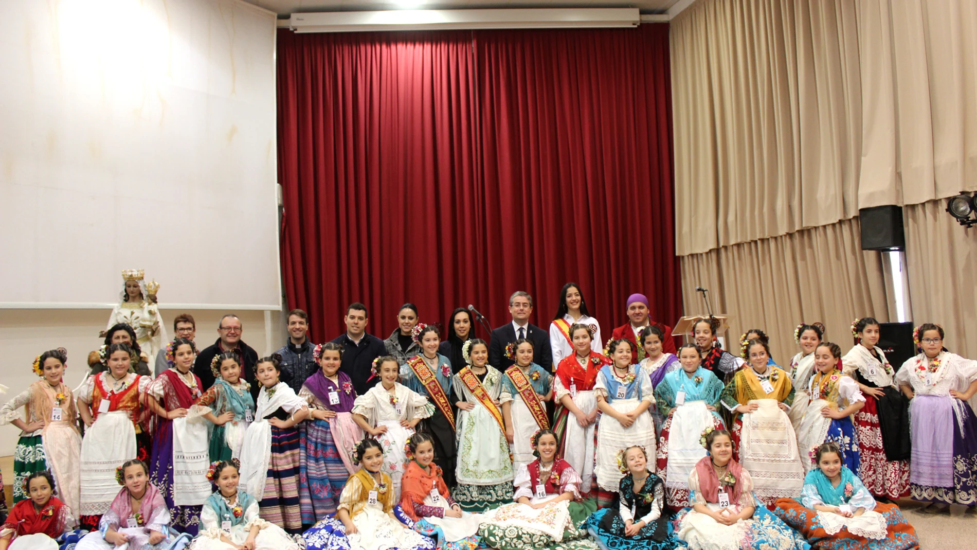 Las candidatas infantiles a Reina de La Huerta se reúnen en Puerto Lumbreras