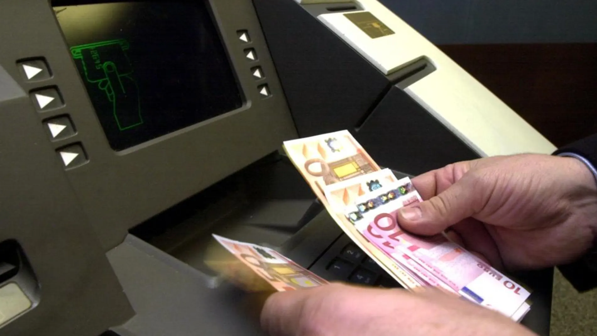 España capta 3.041 millones de euros en bonos y obligaciones