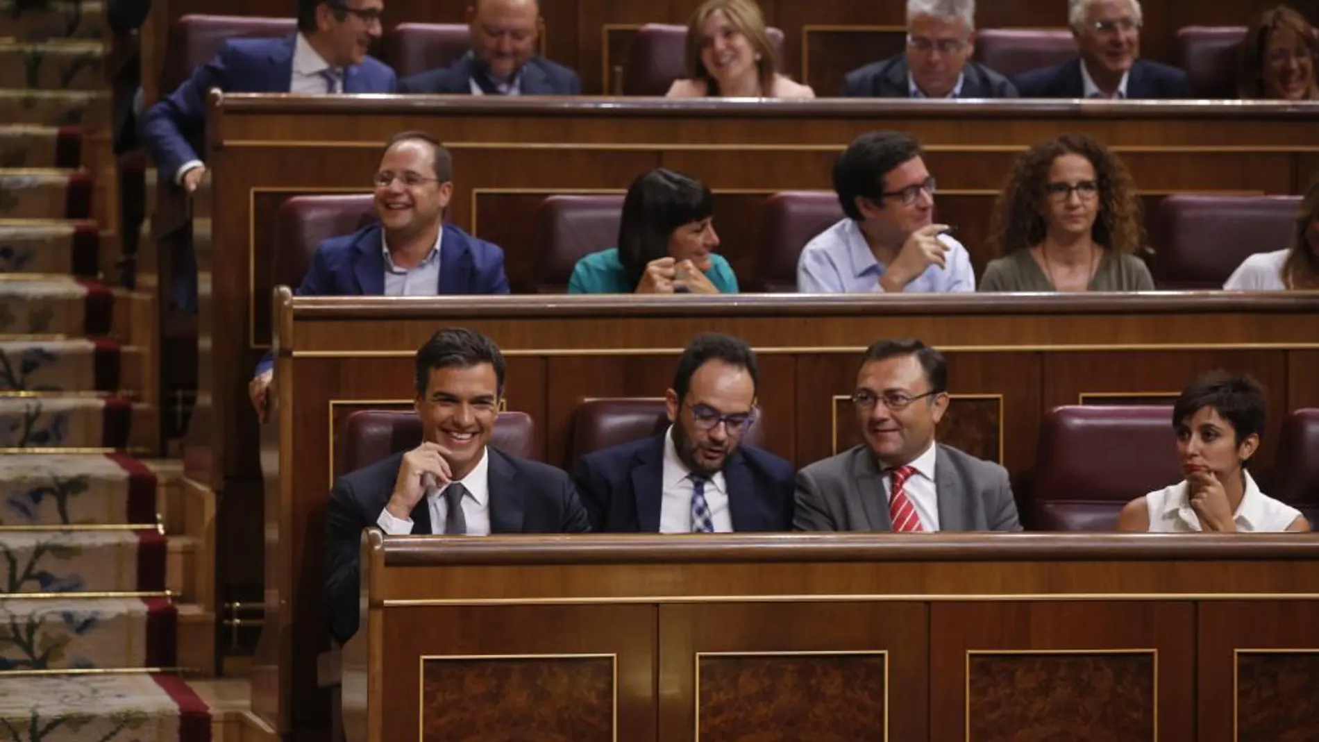 Bancada socialista en el Congreso durante el debate de investidura de Mariano Rajoy el pasado mes de julio.