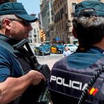 Agentes de la Policía Nacional en Barcelona