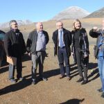 Pilar del Olmo visita la antigua mina de cielo abierto donde se proyectan construir apartamentos turísticos